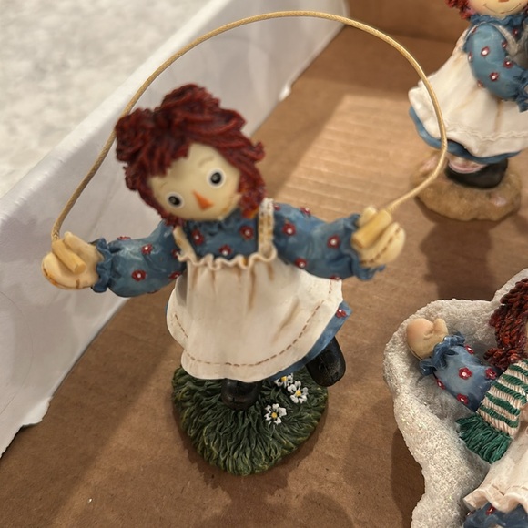 9 Raggedy Ann and Andy figurines - Picture 8 of 9